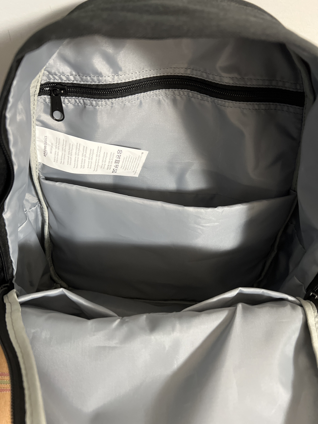 Black backpack image indicator(3)