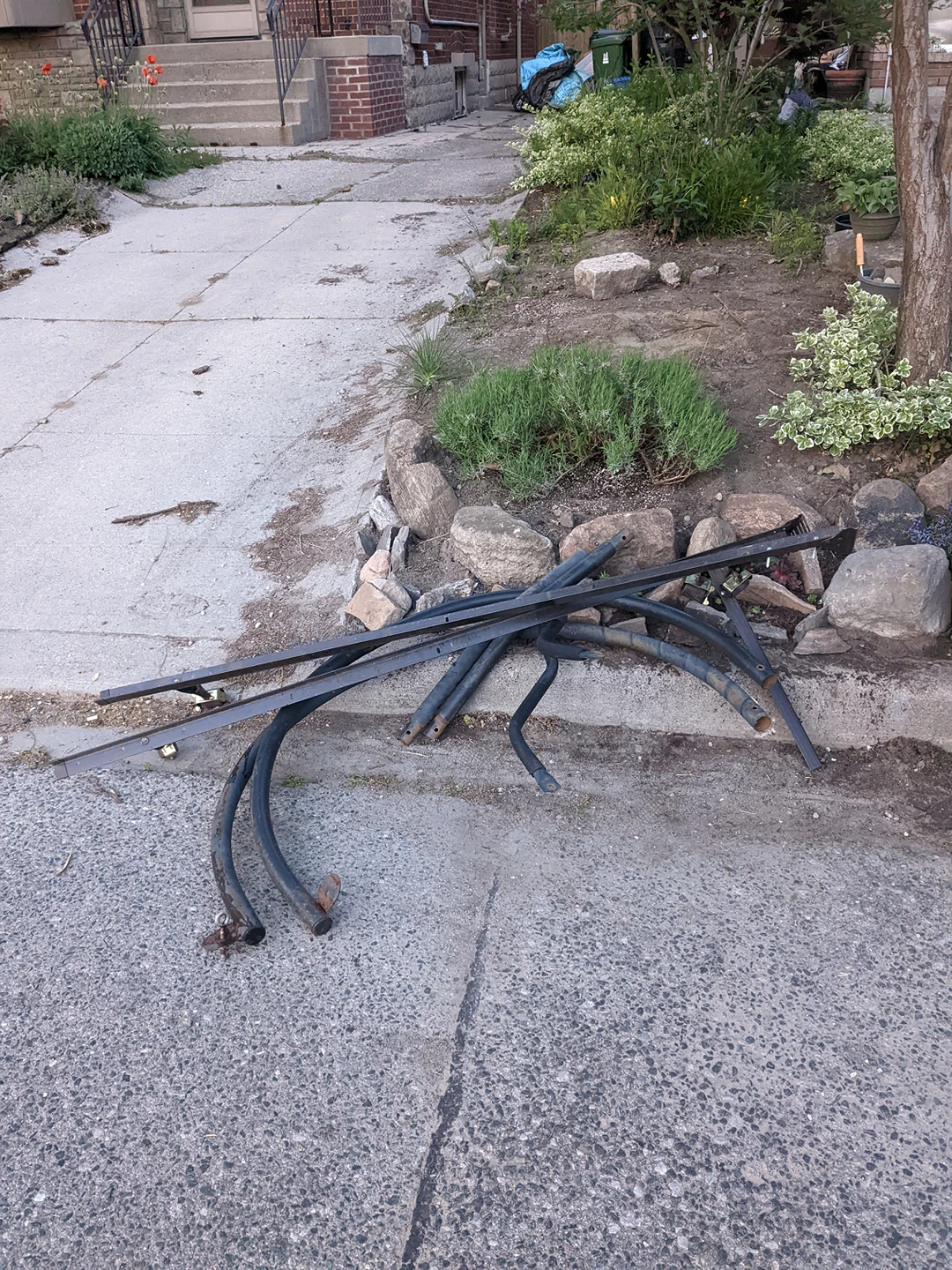 FREE , garbage day stuff. - photo 2