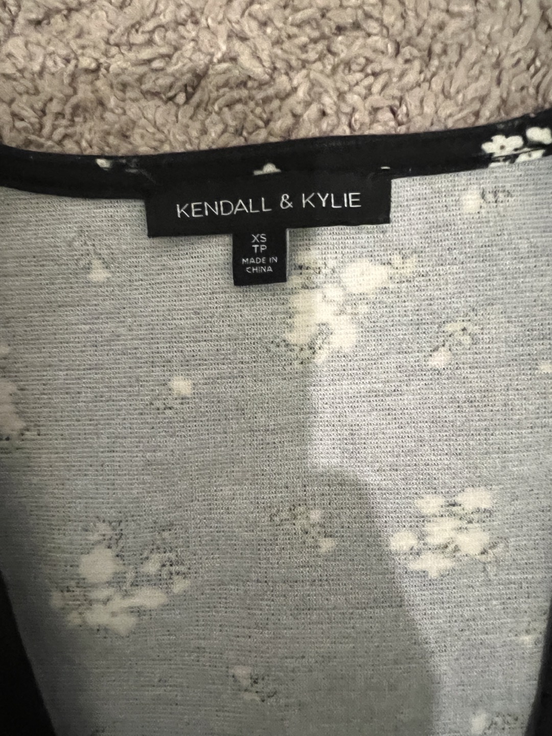 Kendall and Kylie top image indicator(2)