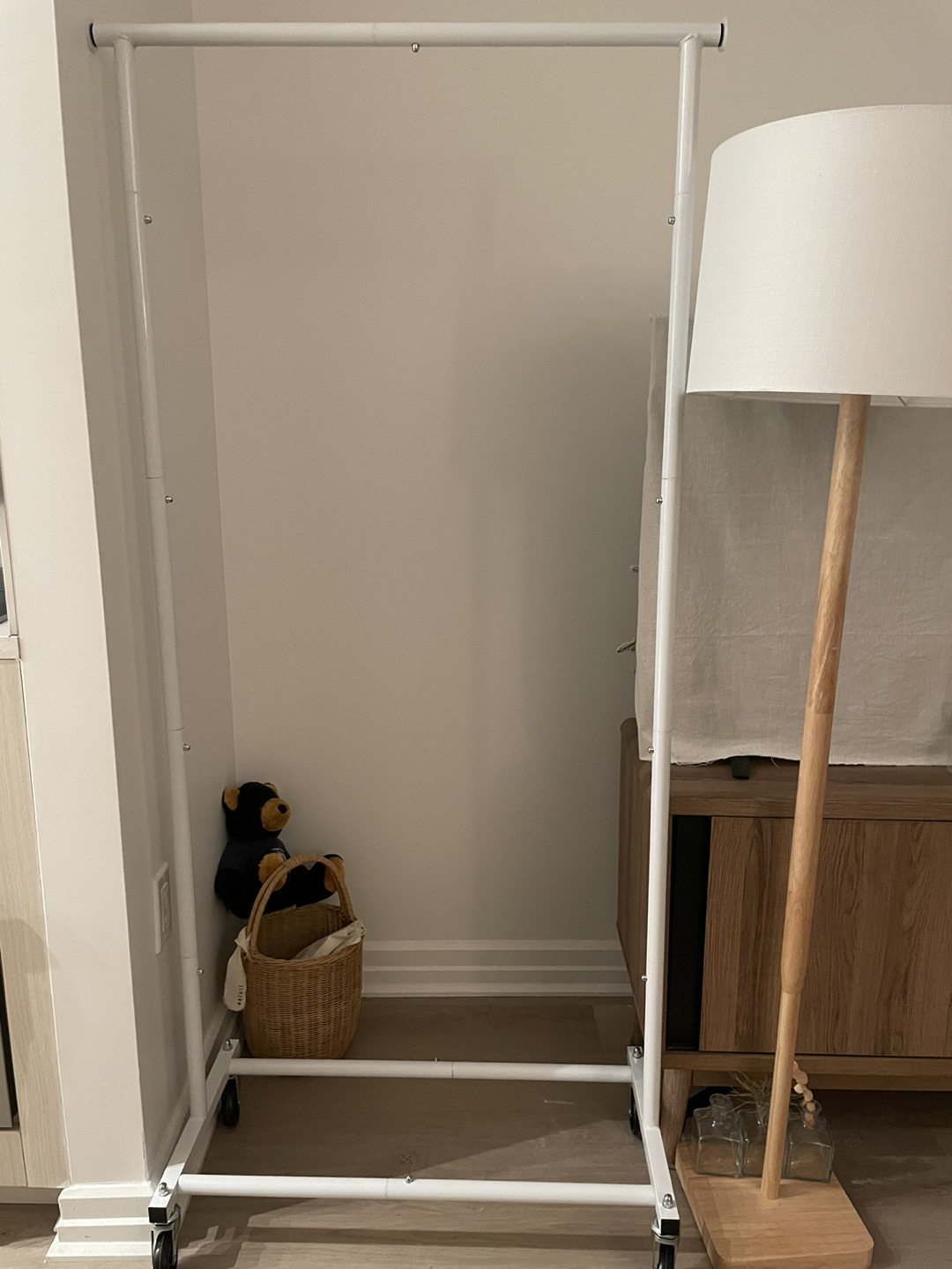 Rolling clothes rack