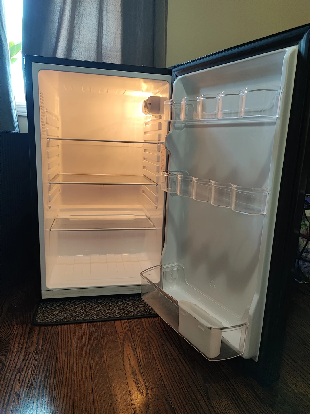 MOVING SALE - Hamilton Beach Mini Fridge thumbnail