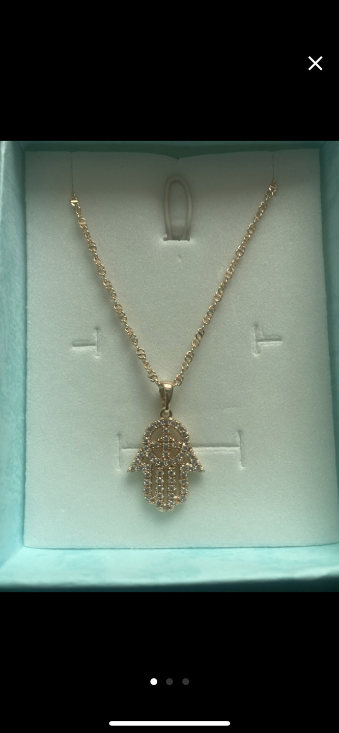 Brand new hamsa hand necklace and chain very pretty !