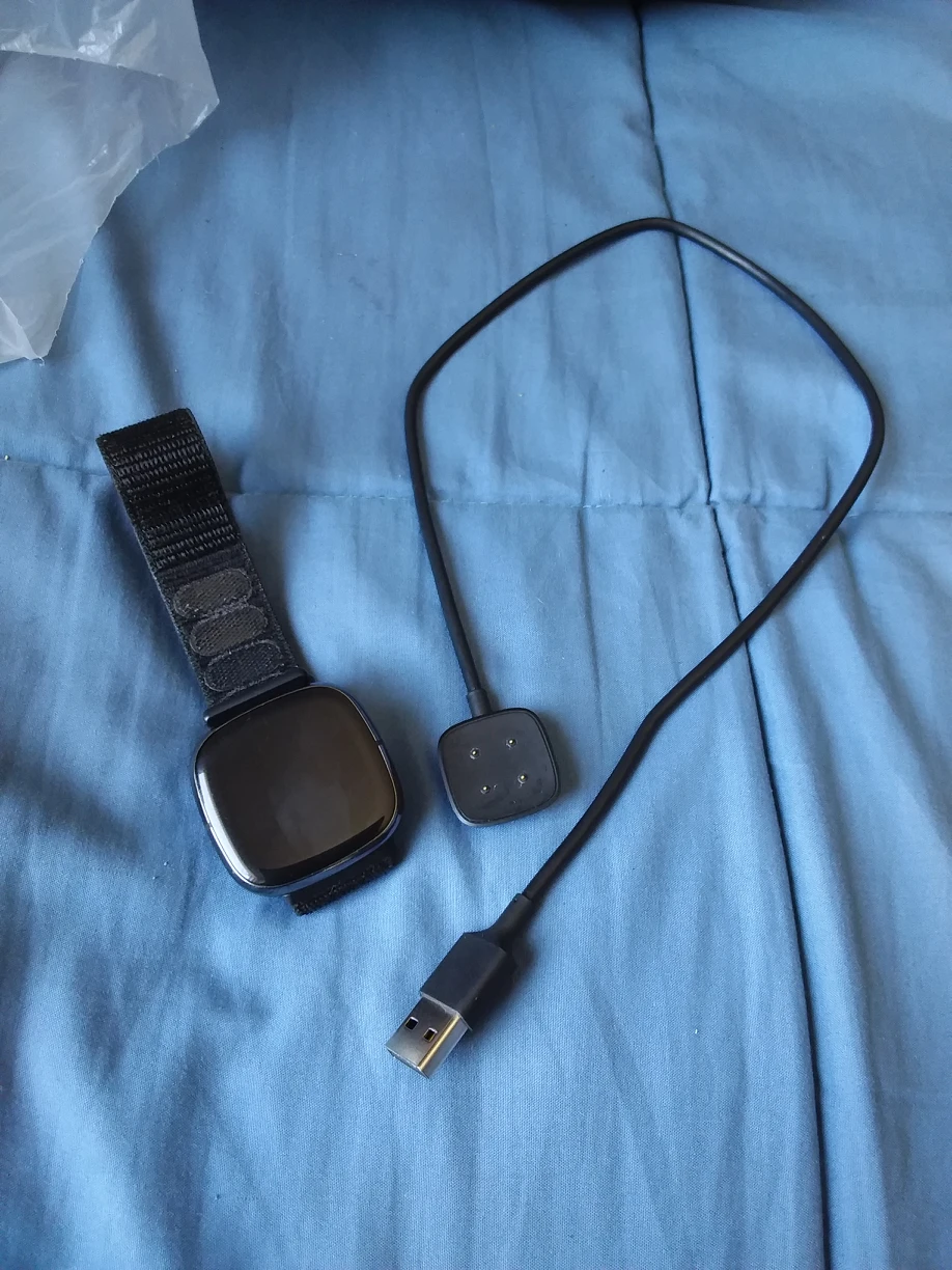 Fitbit sense used good working condition - photo 4
