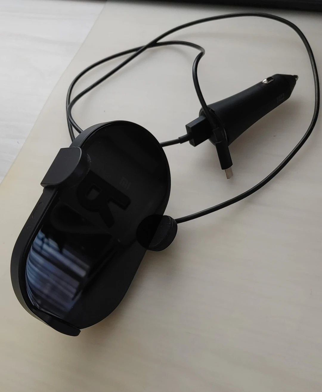 Wireless phone charger in car