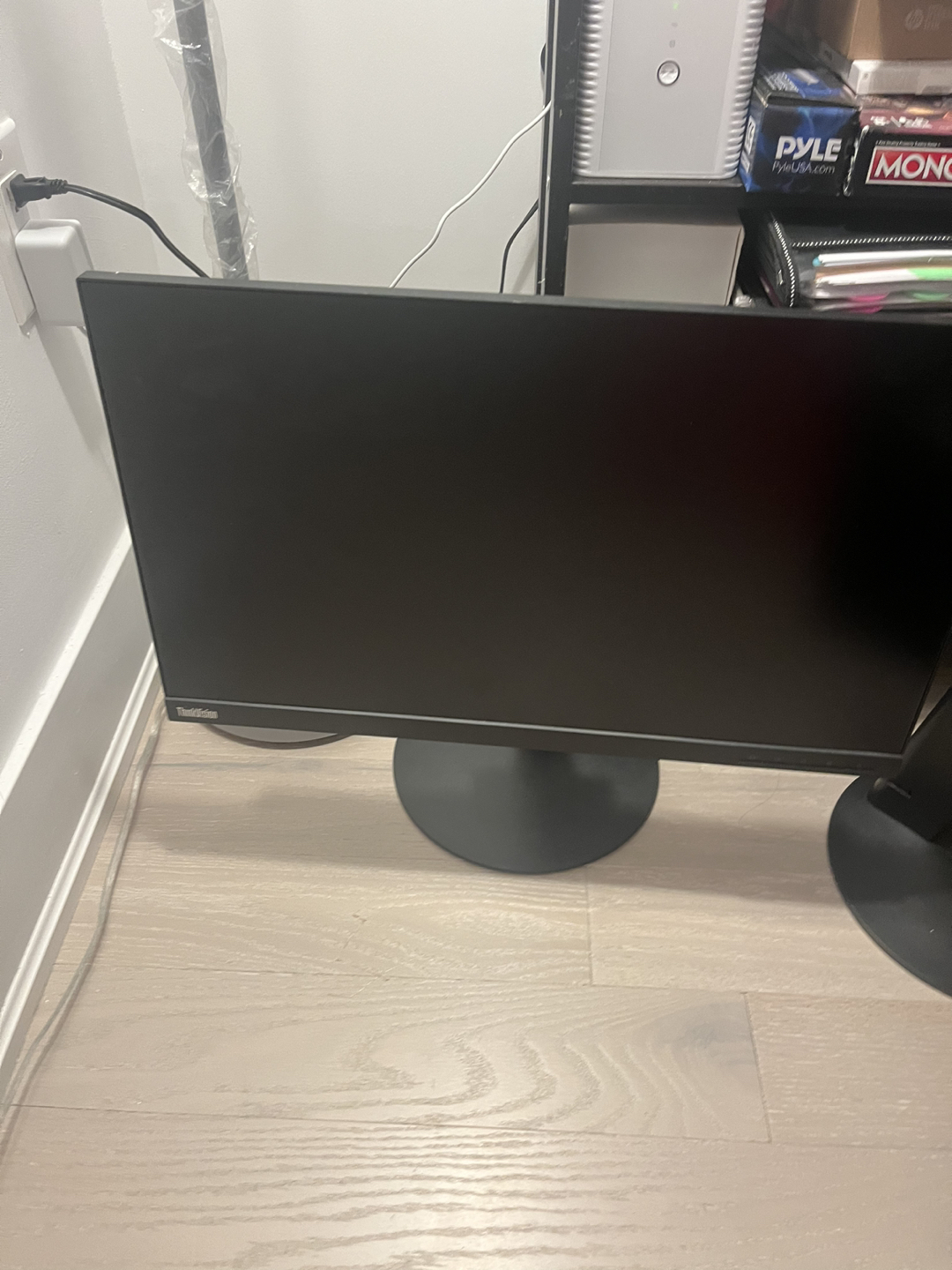 Lenovo ThinkVision T24i-10 Monitor and cables included