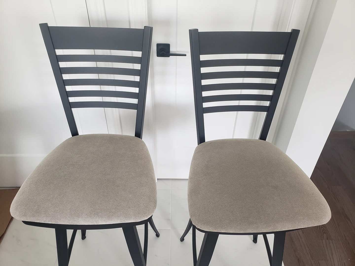 Bar height stools - photo 2