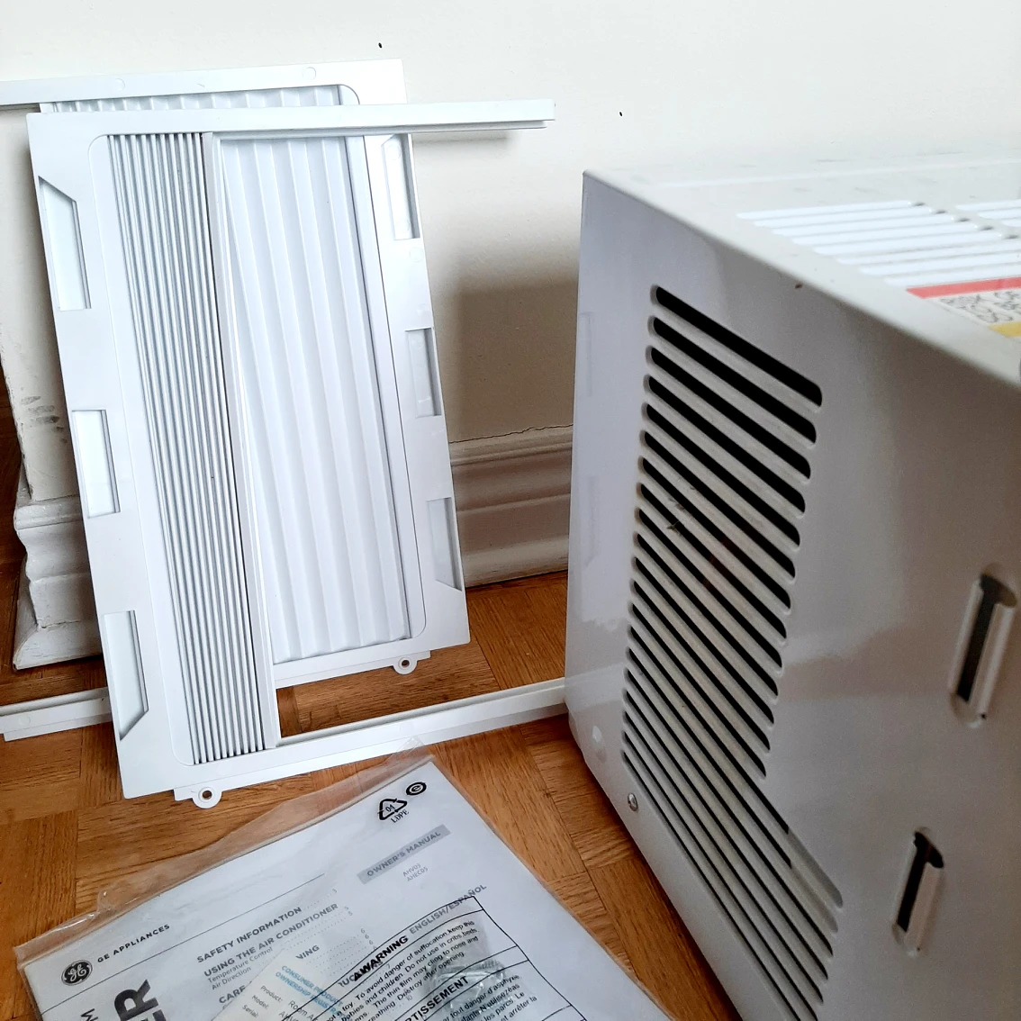 Like New GE 5000 BTU ROOM AIR CONDITIONER image indicator(3)