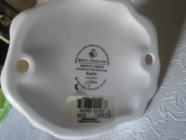 ROYAL DOULTON FIGURINES image indicator(6)