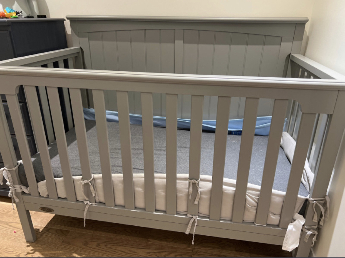 Graco Baby Crib with Mattress and Coverings