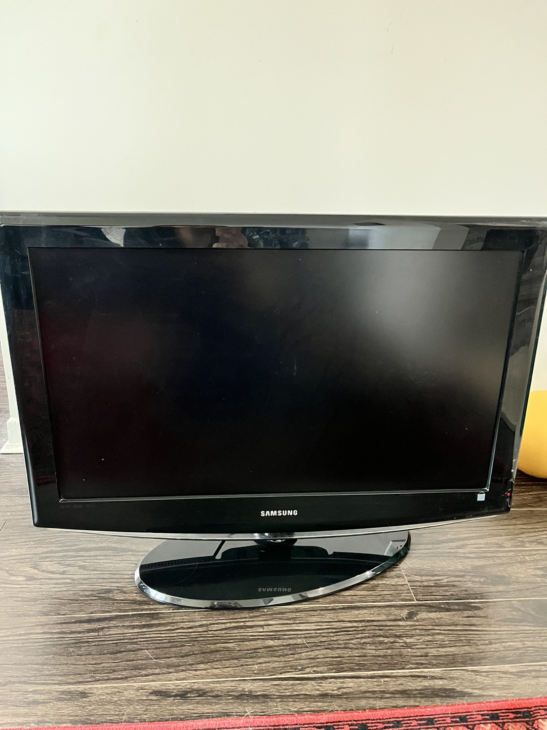 Samsung 31 inch tv with remote - photo 2