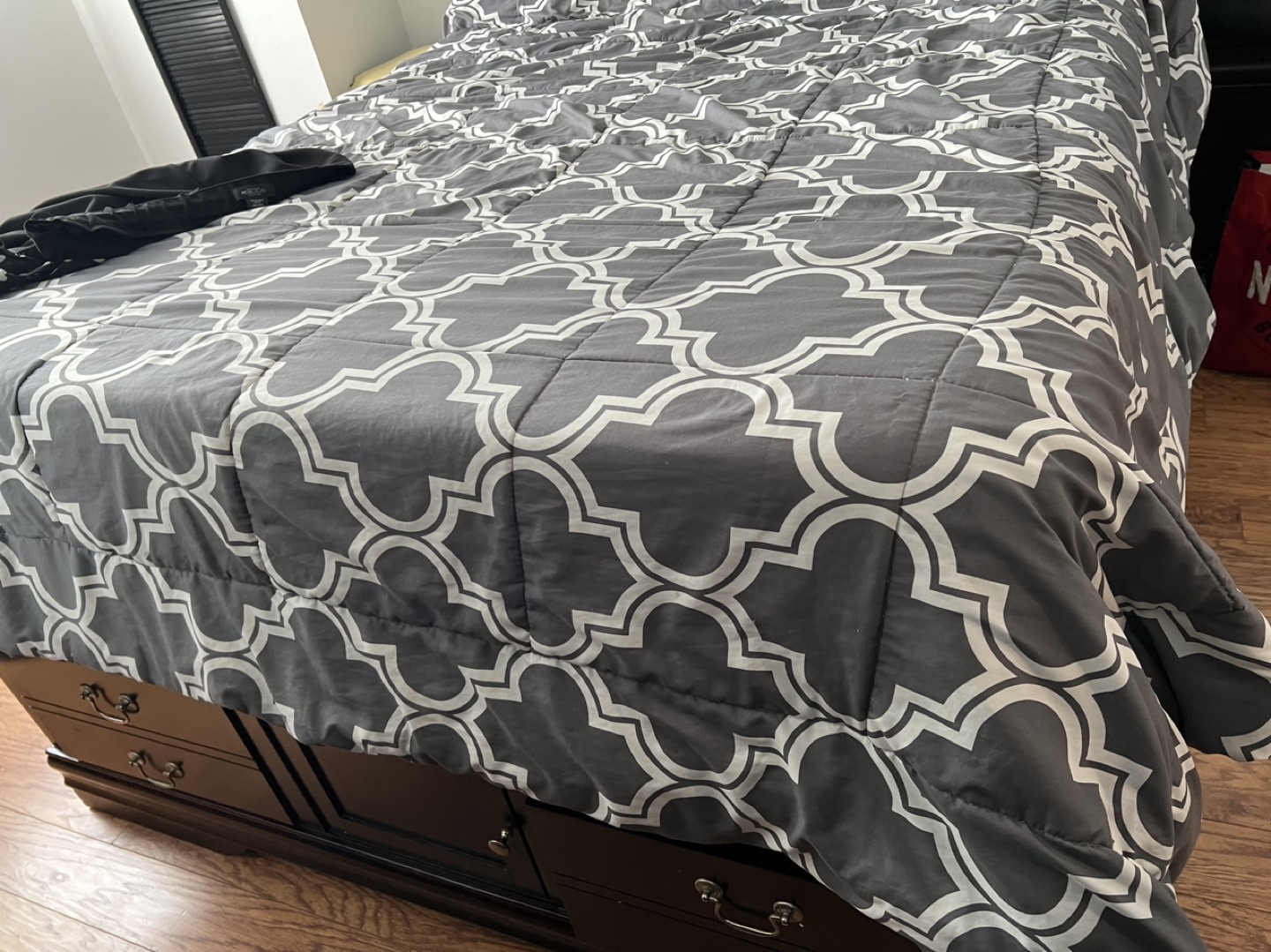 Bedroom set queen thumbnail