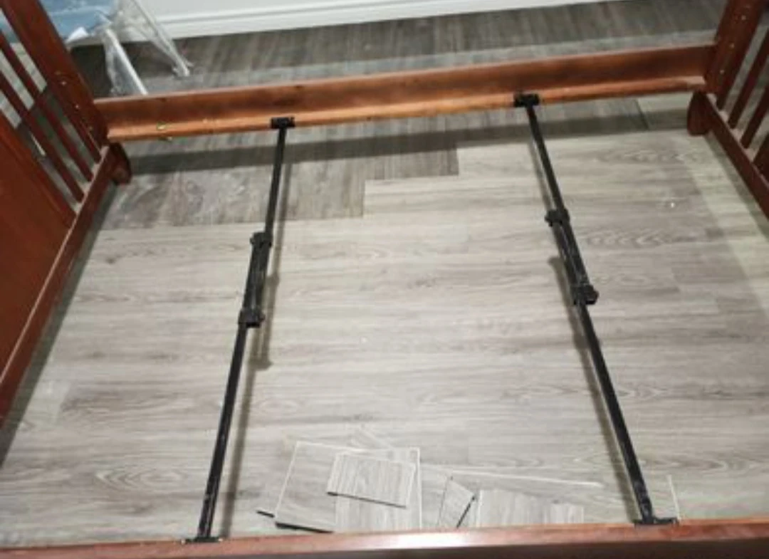 Queen Bed Frame - Solid Wood - photo 3