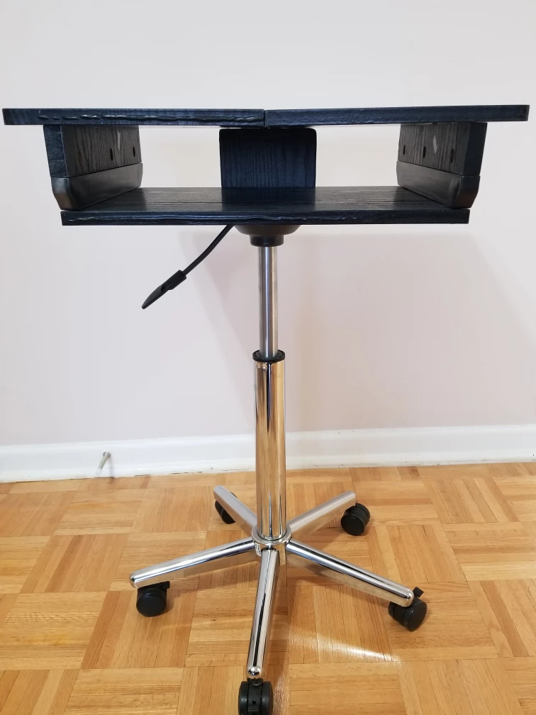 Desk on wheels thumbnail