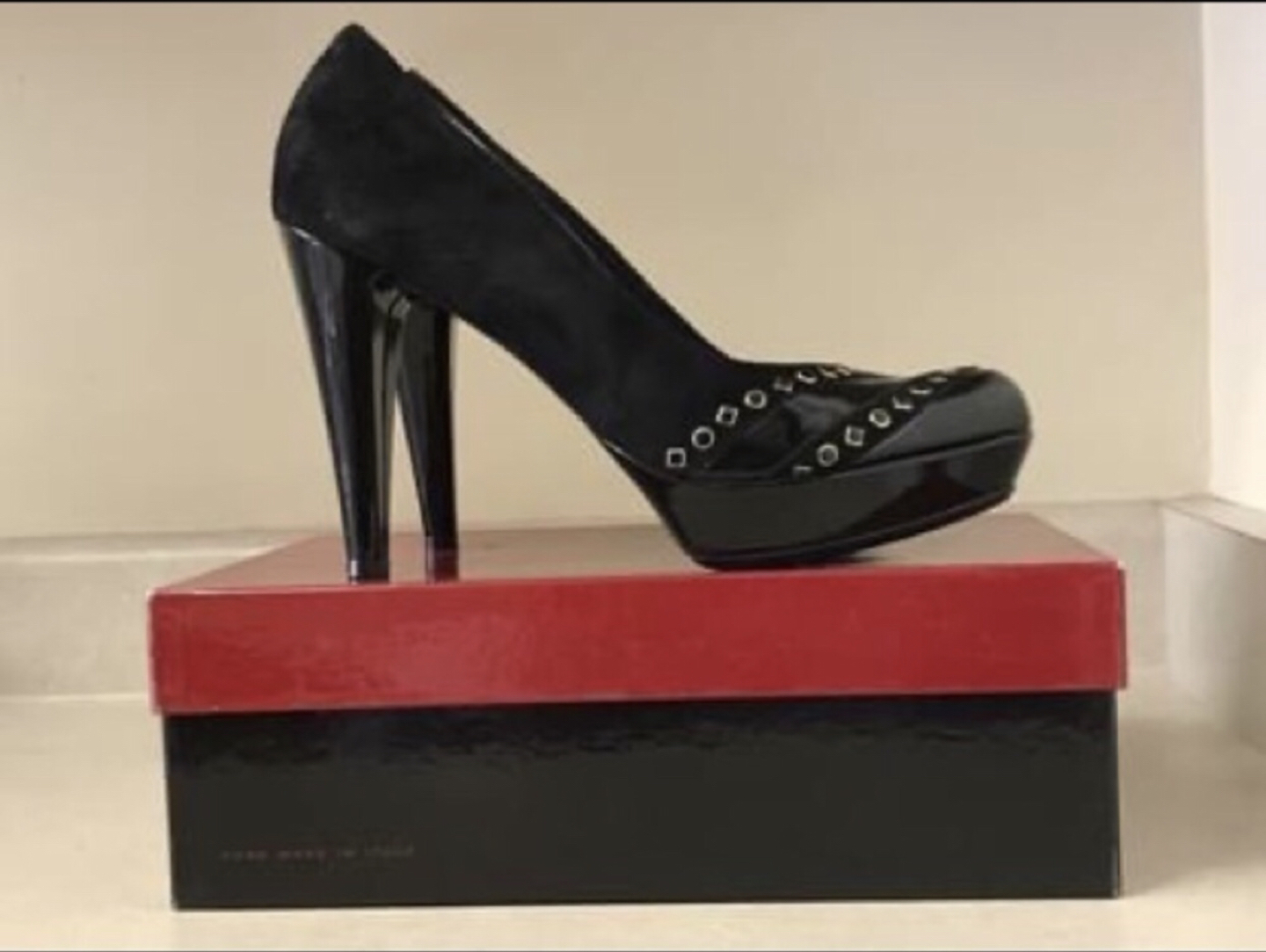 Brand new Laura Ferri Designer Pumps image indicator(3)