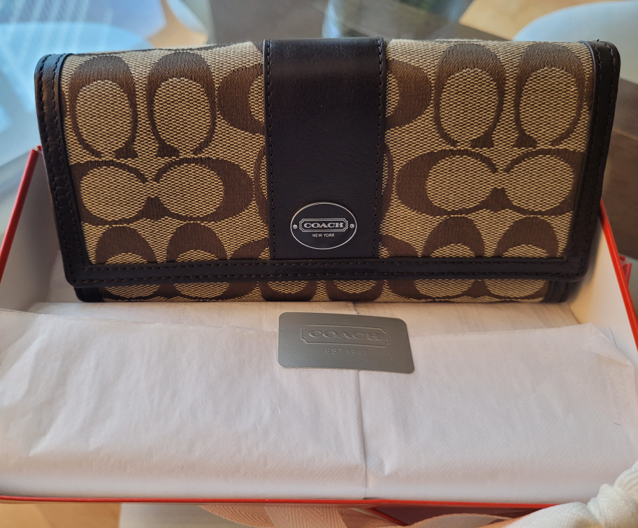 *BNIB* Coach Signature Long Wallet - declutter sale! thumbnail