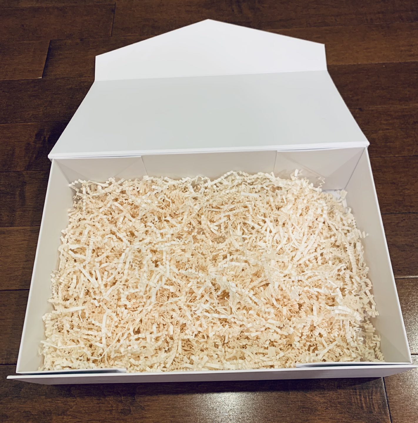 8 Bright White Magnetic Boxes For $40 - photo 5