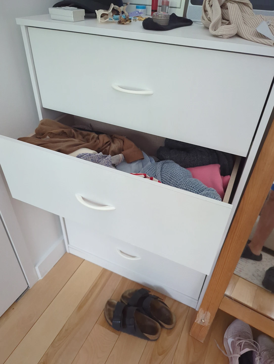 White 4 drawer dresser - photo 2