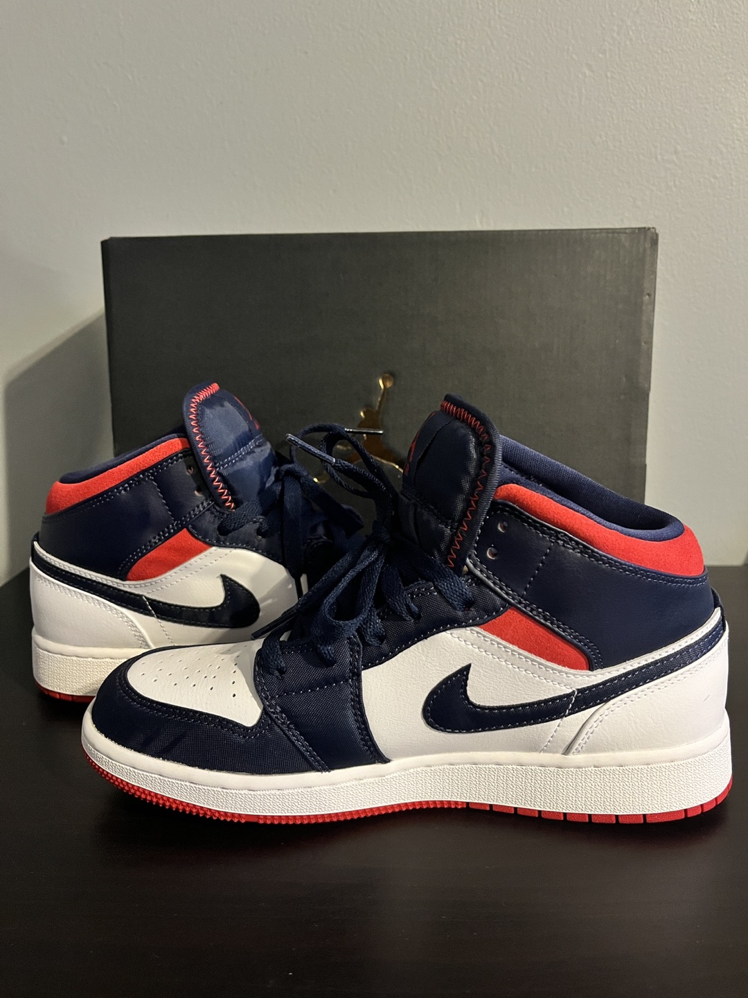 Jordan 1 Mid SE Size 6Y/7.5W - photo 4