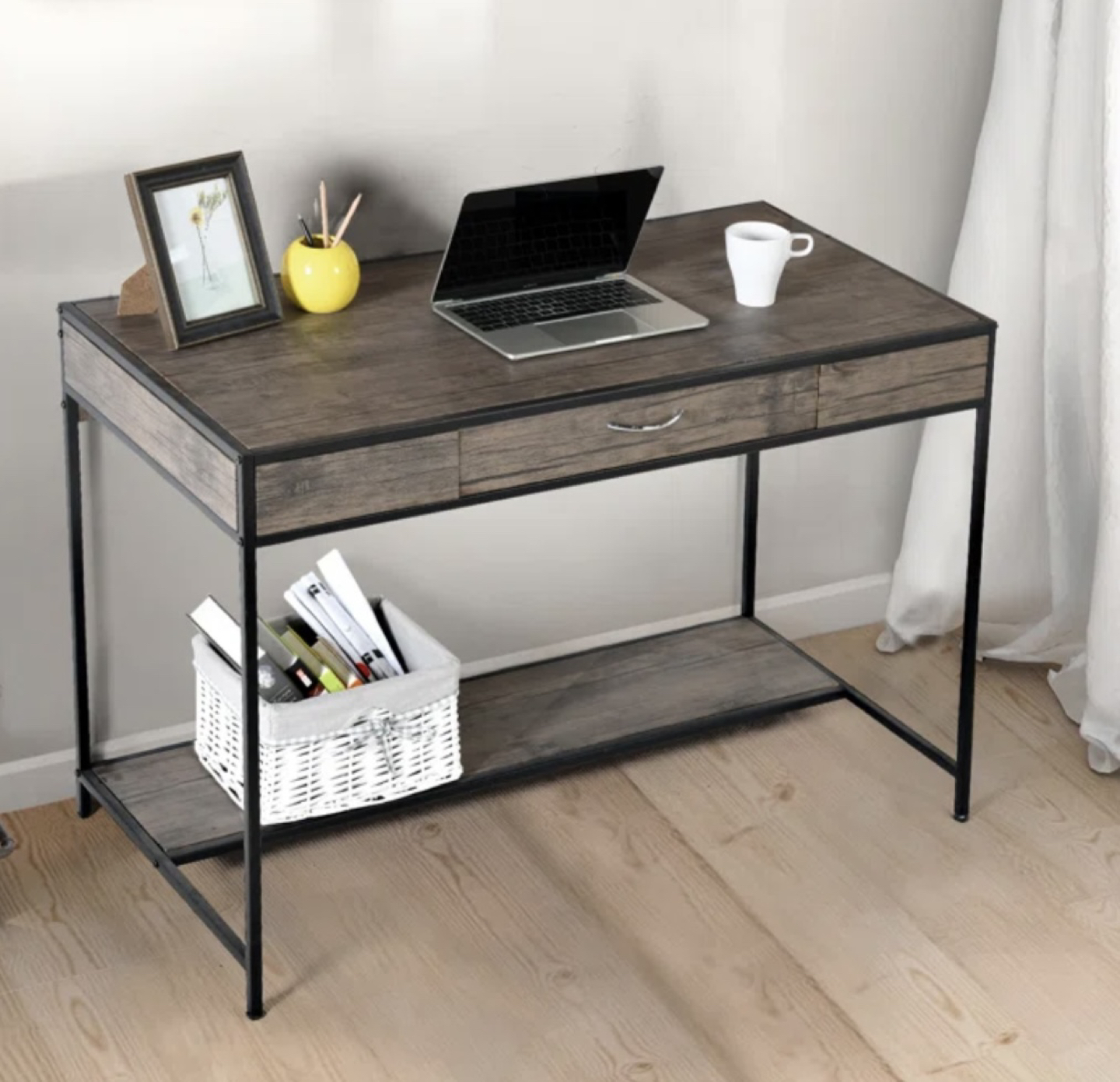 Desk - photo 2
