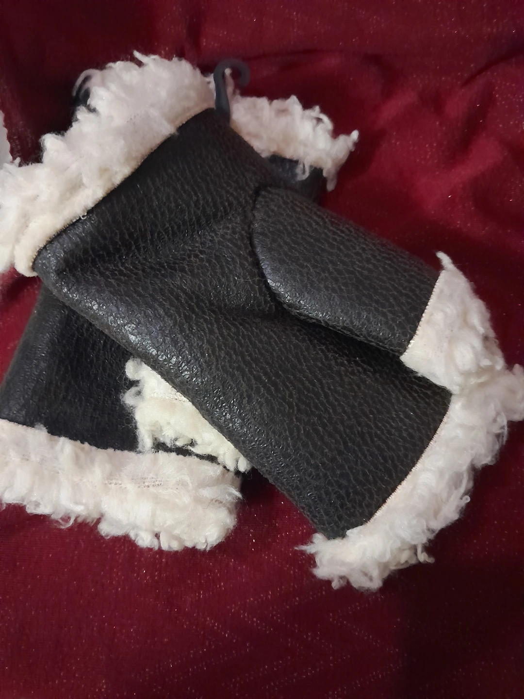 Steve Madden texting glove image indicator(2)