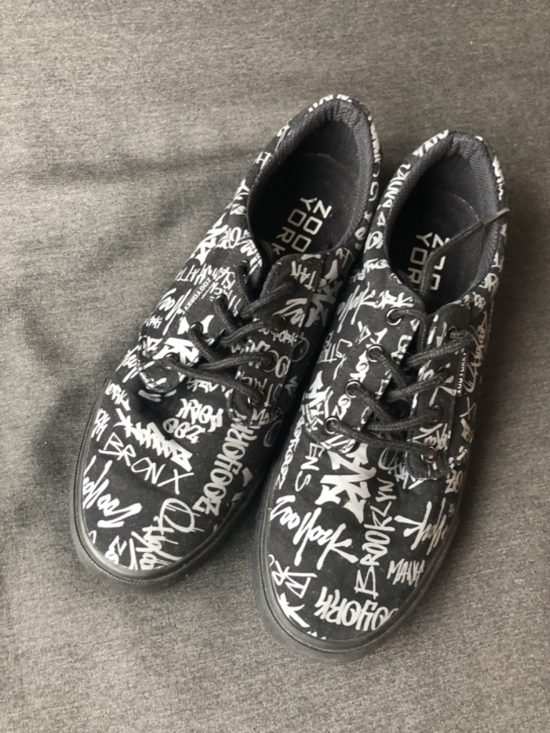 Women’s Size 11 Sneakers thumbnail