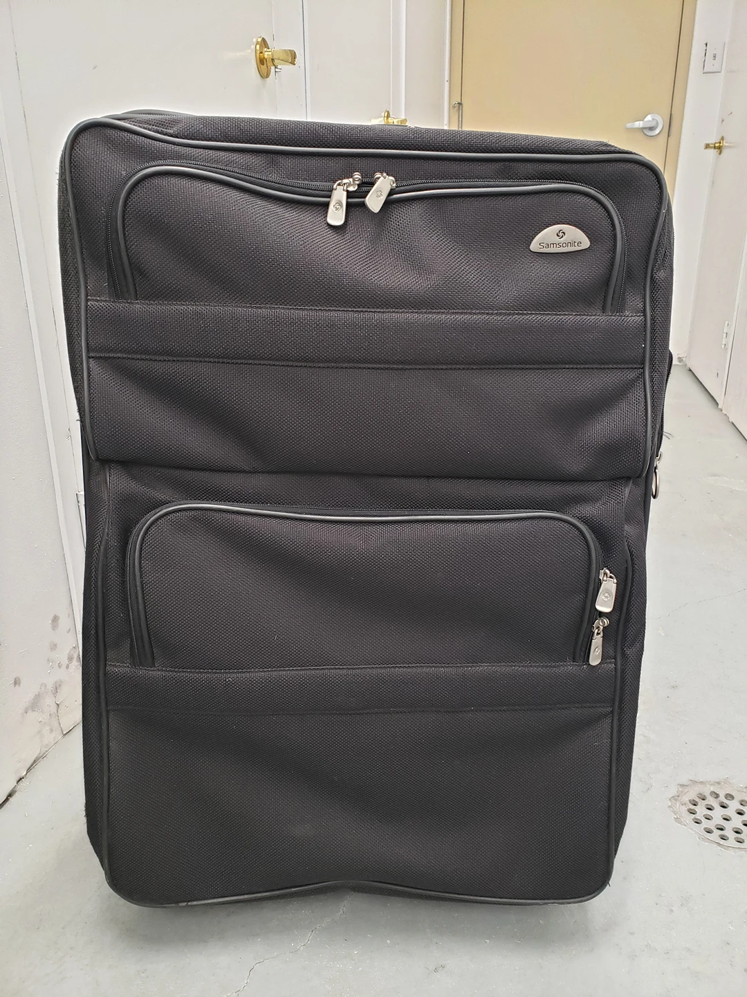 Samsonite 29 inch suitcase thumbnail