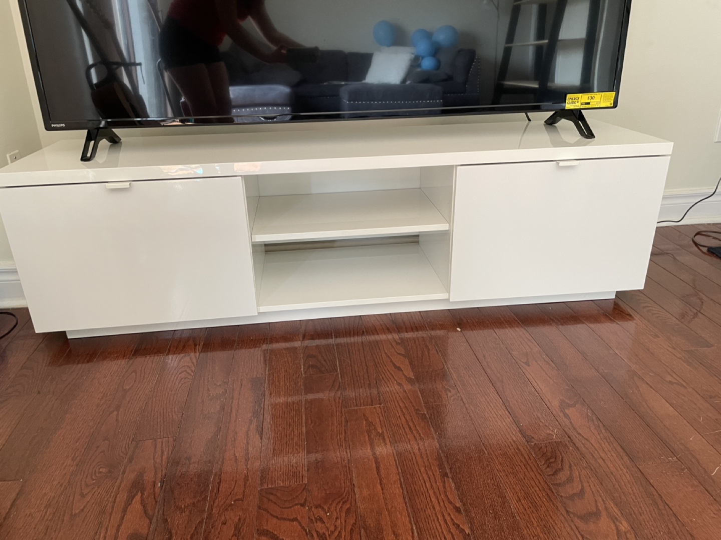 Tv stand(like new)