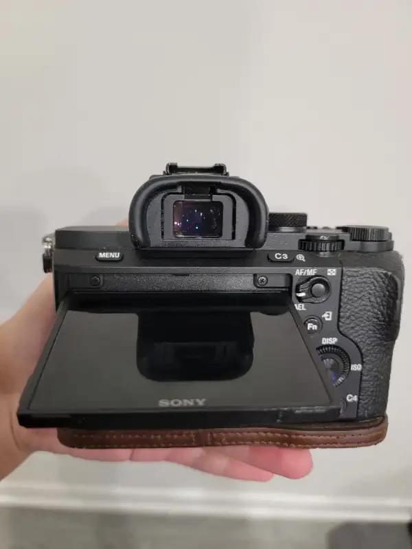 Sony a7ii (body) + sdcard, 5 batteries & accessories image indicator(4)