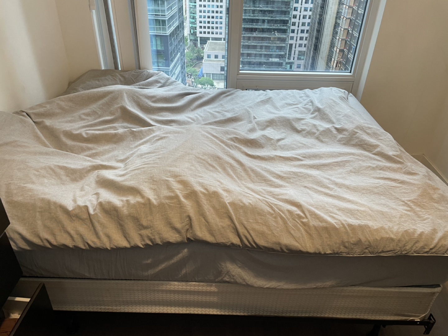 Queen mattress + metal bed frame - photo 2