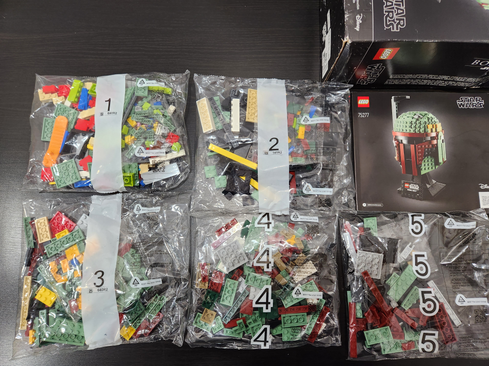 LEGO Star Wars Boba Fett helmet collectable kit - photo 2