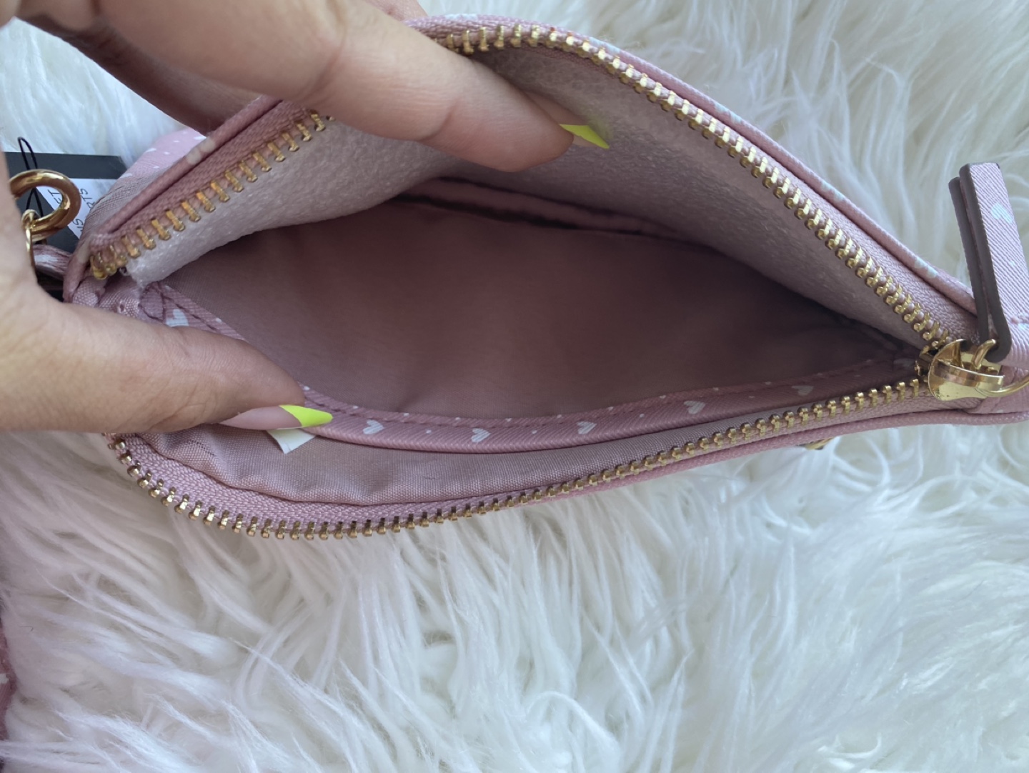 NEW beautiful pink and white hearts wristlet - photo 3