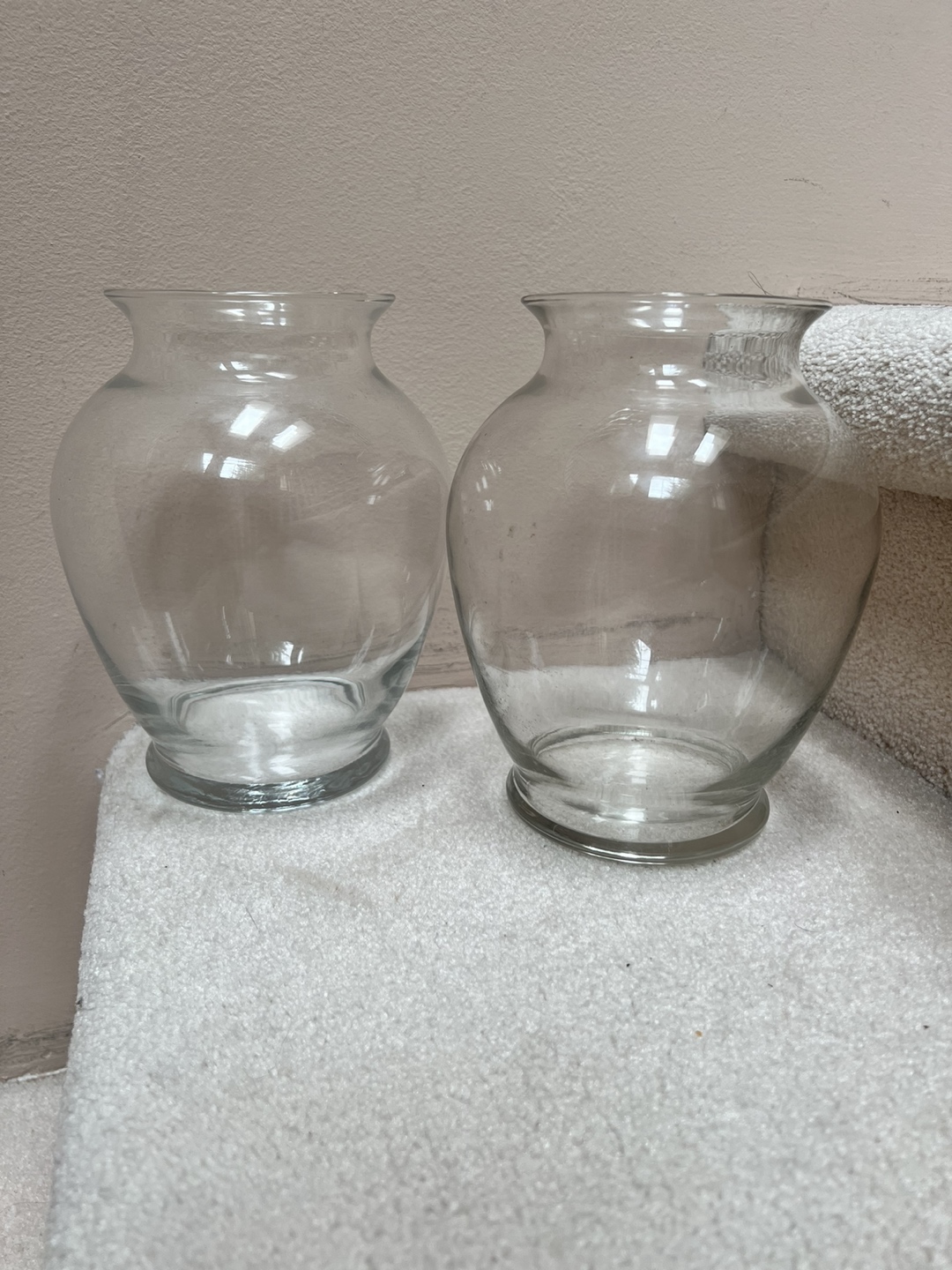 2 flower vases