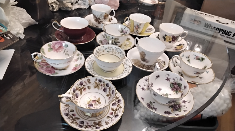 11 Collectible England Teacups and Saucers Sets  thumbnail