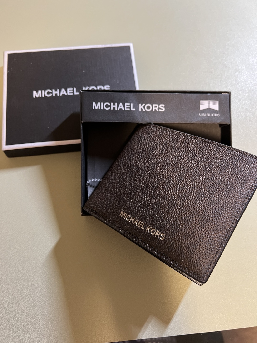 BRAND NEW Men’s Jet Set Bifold Wallet