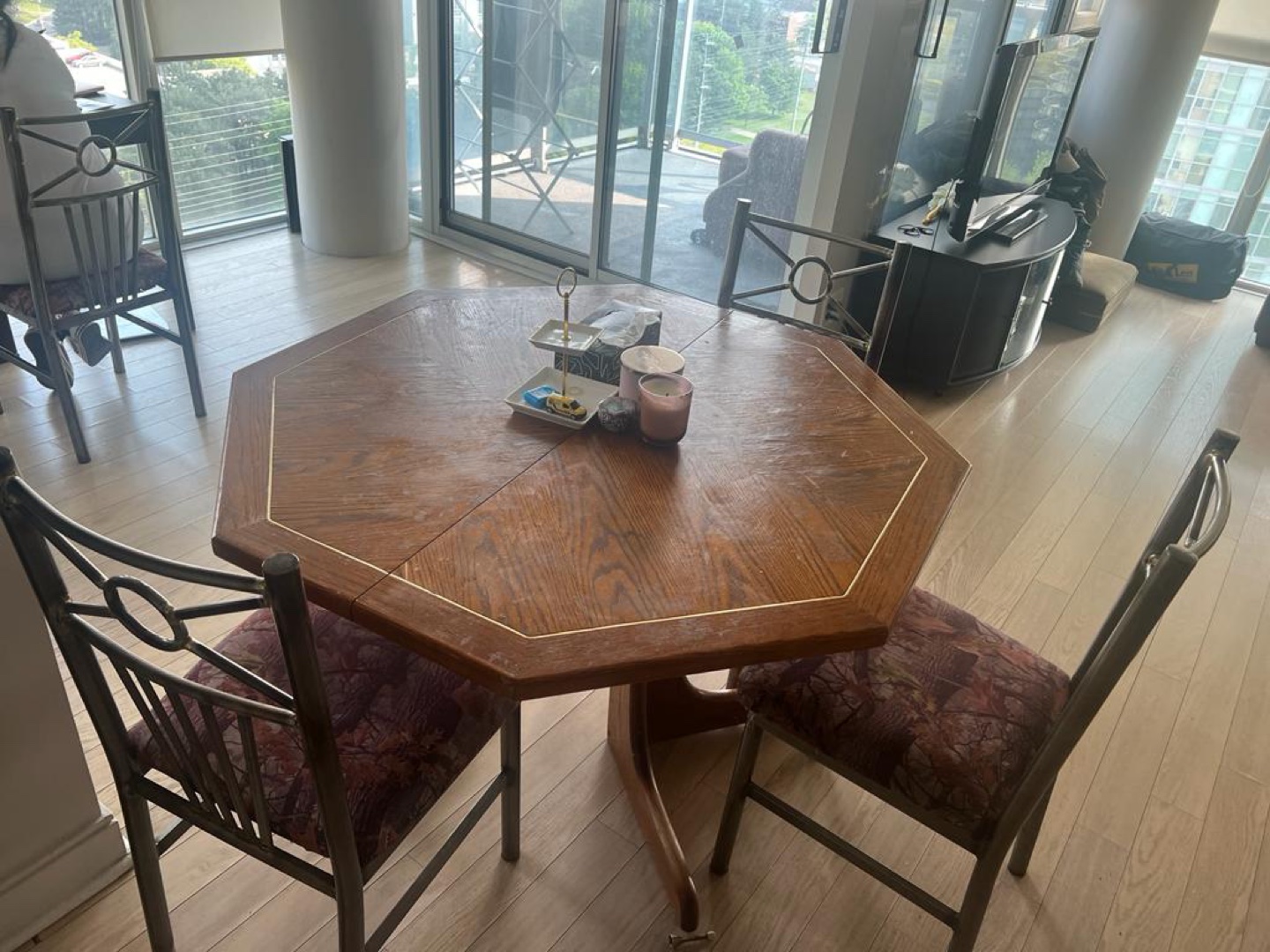 Dining Table for Sale with 4 Chairs for 70 dollars