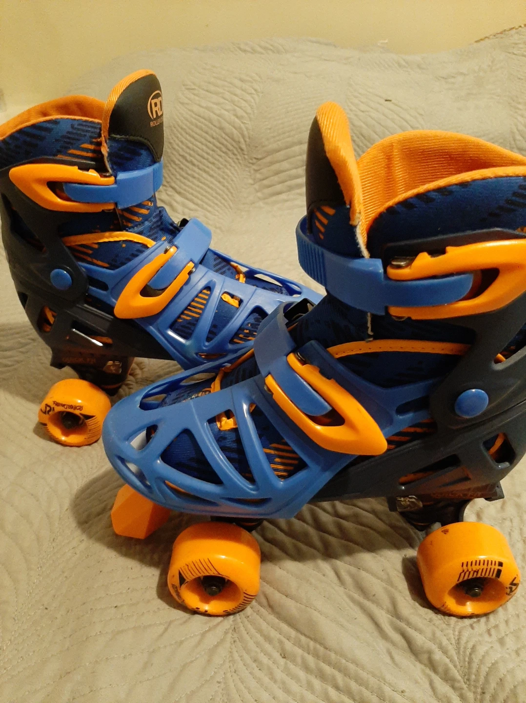 BOYS ROLLER SKATES SIZE 3-6 image indicator(2)