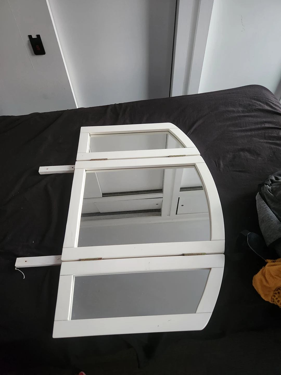 Trifold Vanity Mirror - photo 2