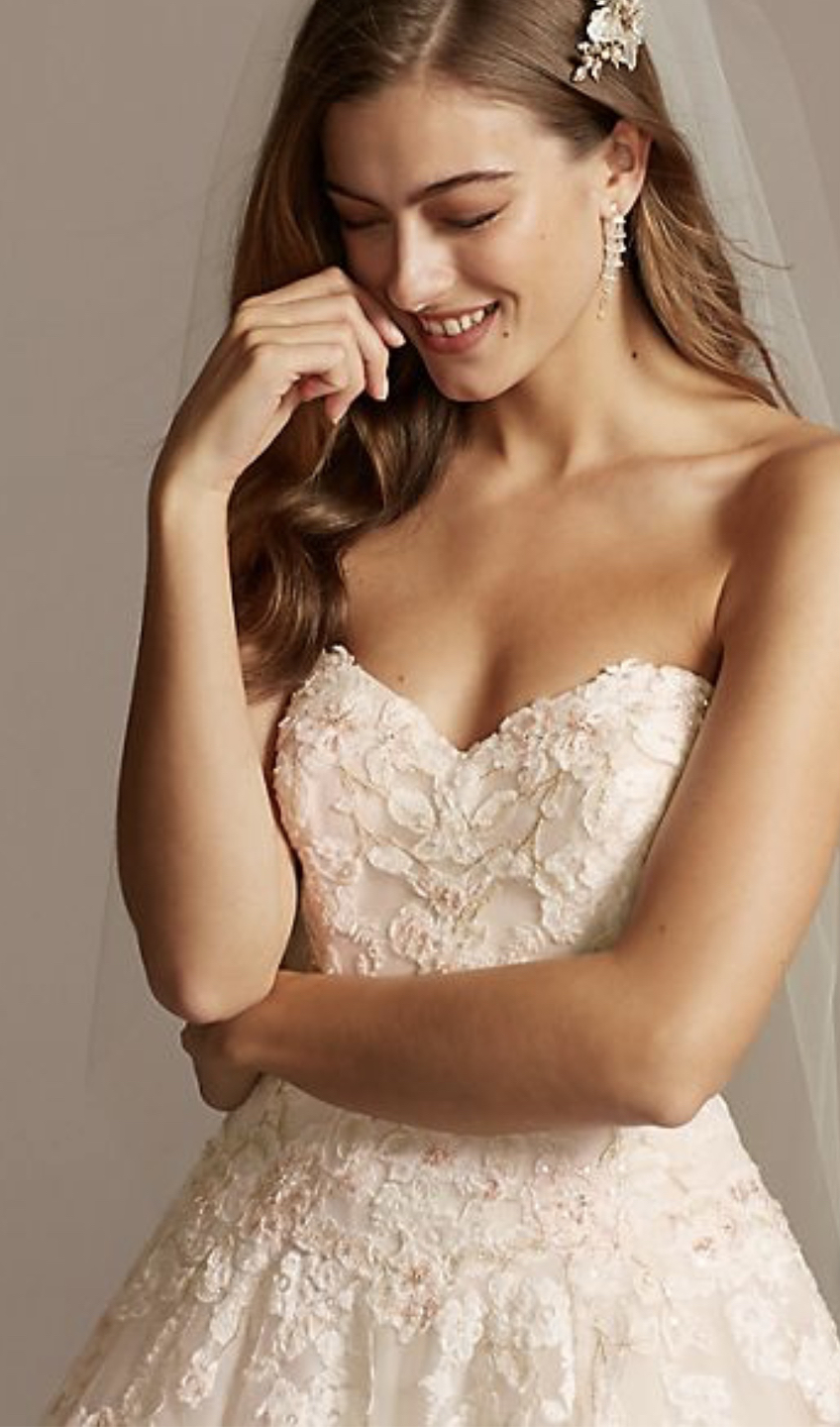Wedding dress !! Never worn!!