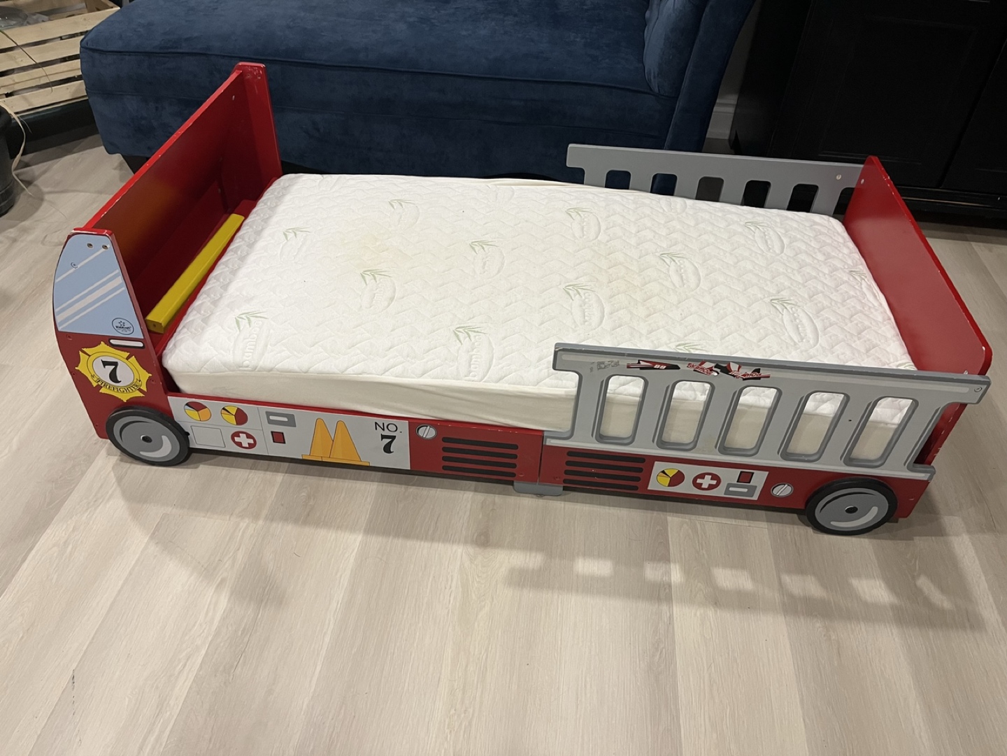 Firetruck toddler bed frame image indicator(6)