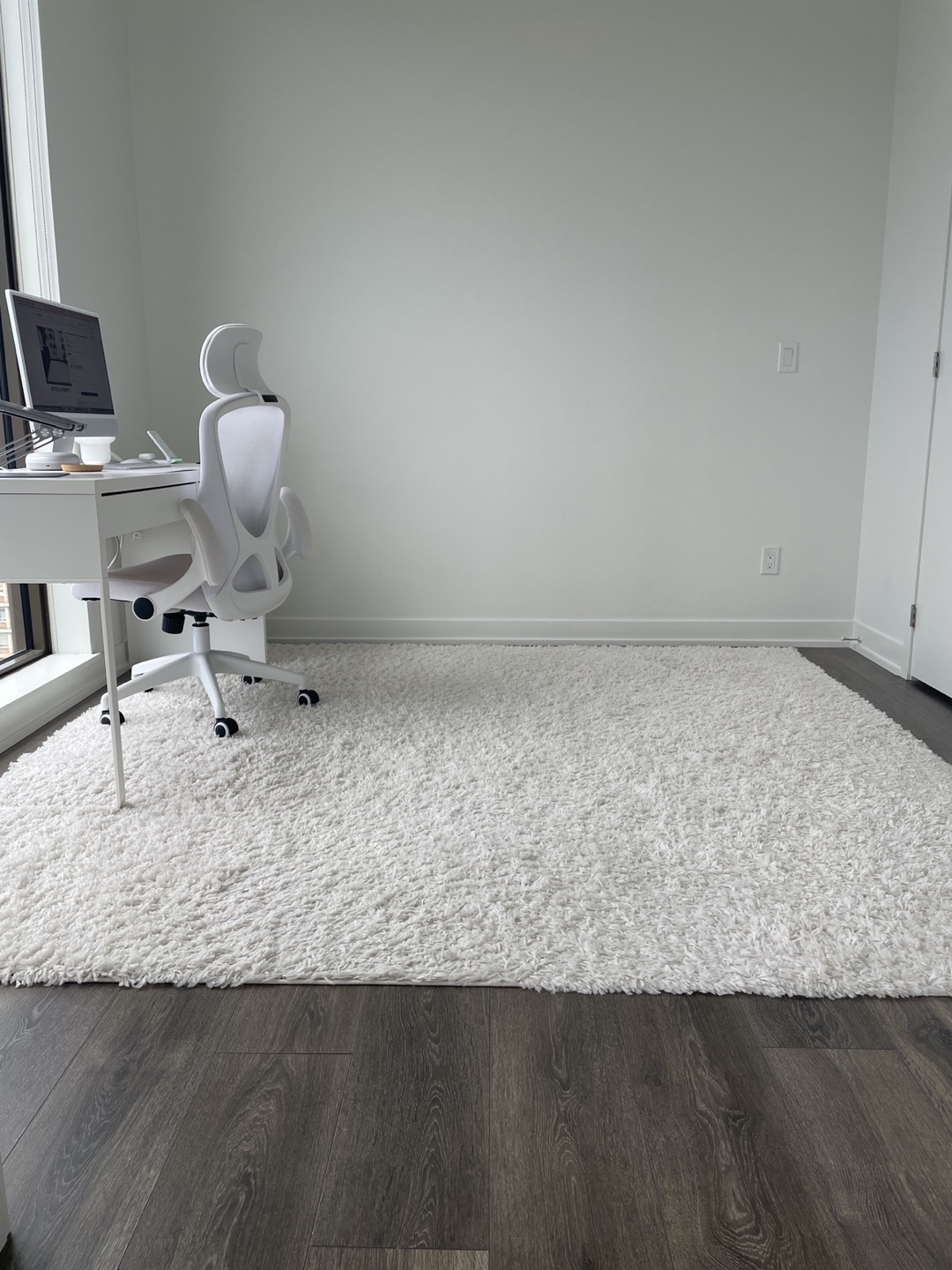 8’x 8’ shag off white carpet in very good condition