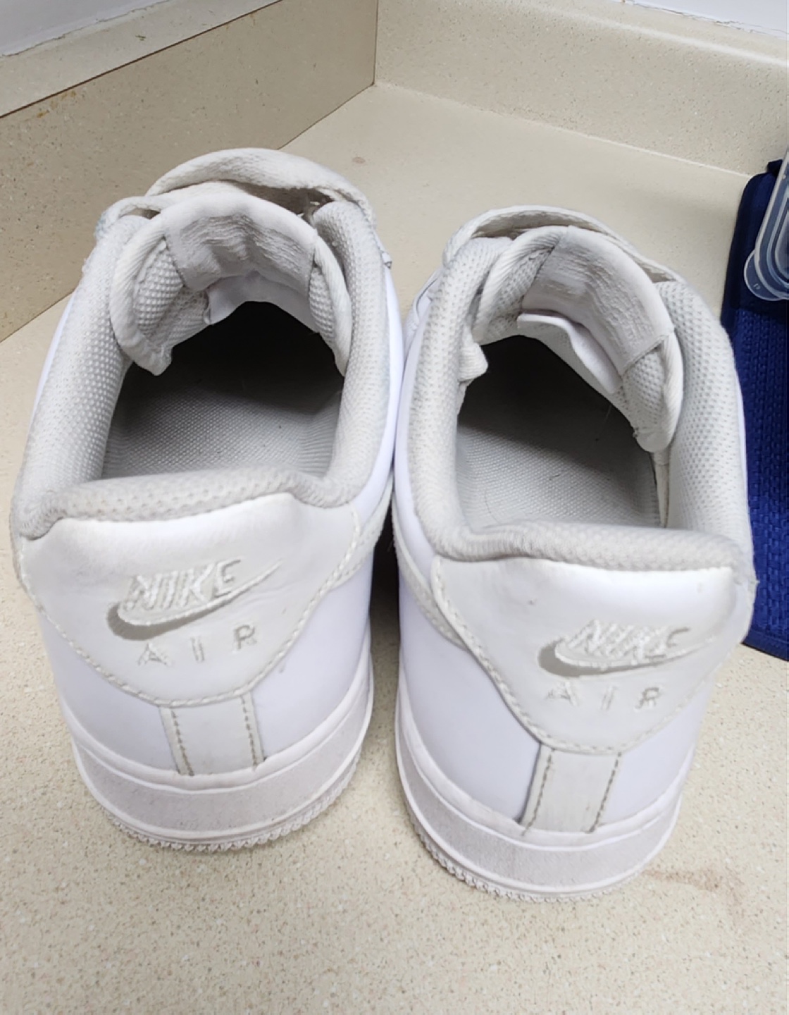 Ladies Nike Air Force 1 sneakers - size 8 image indicator(5)