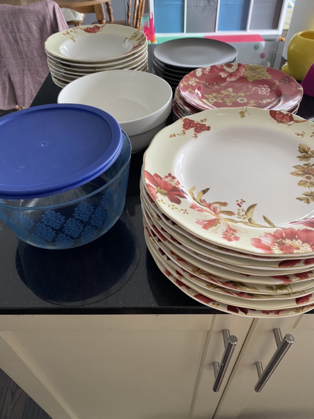 Plates and bowls - photo 2