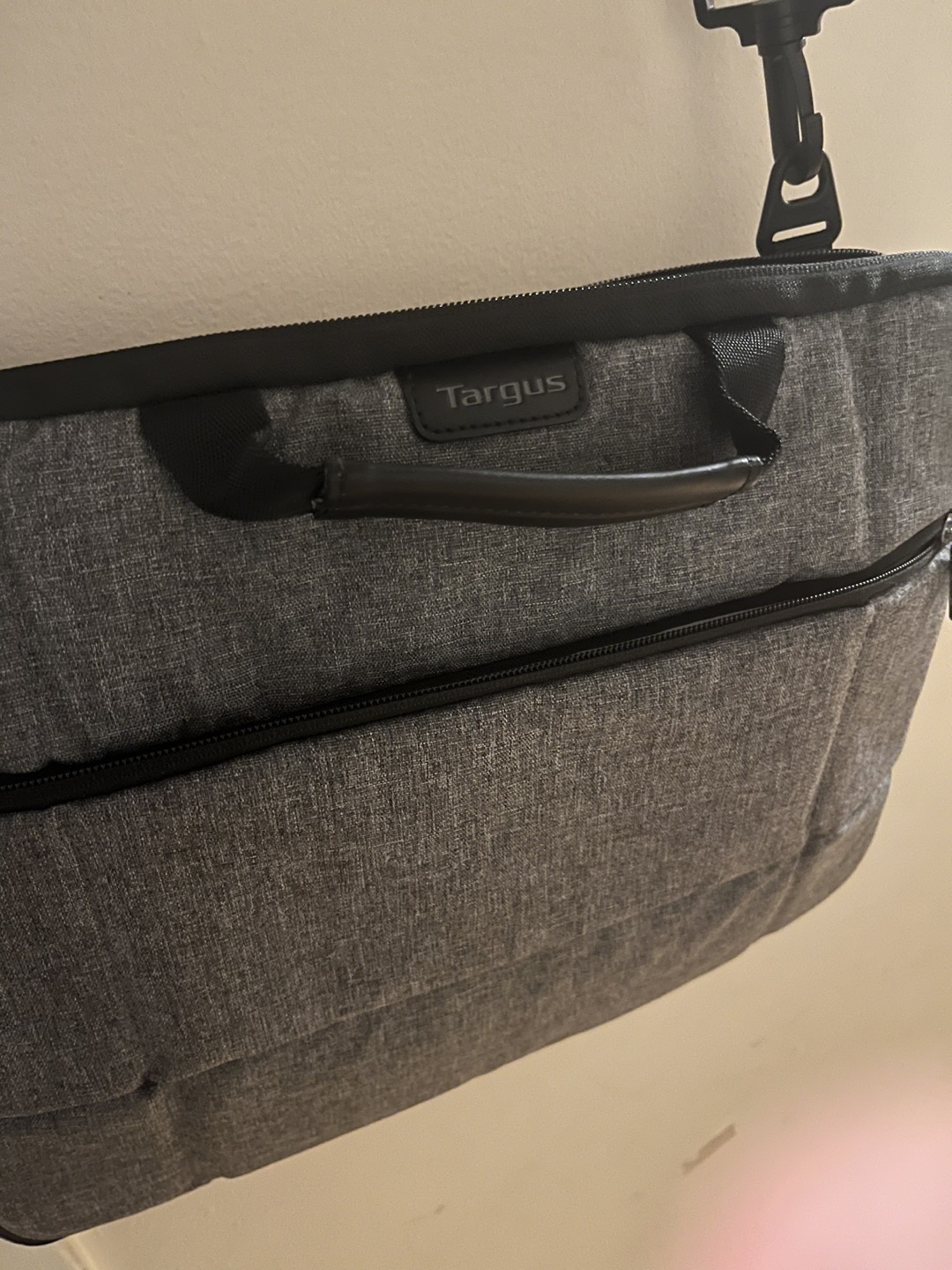 Laptop bag thumbnail