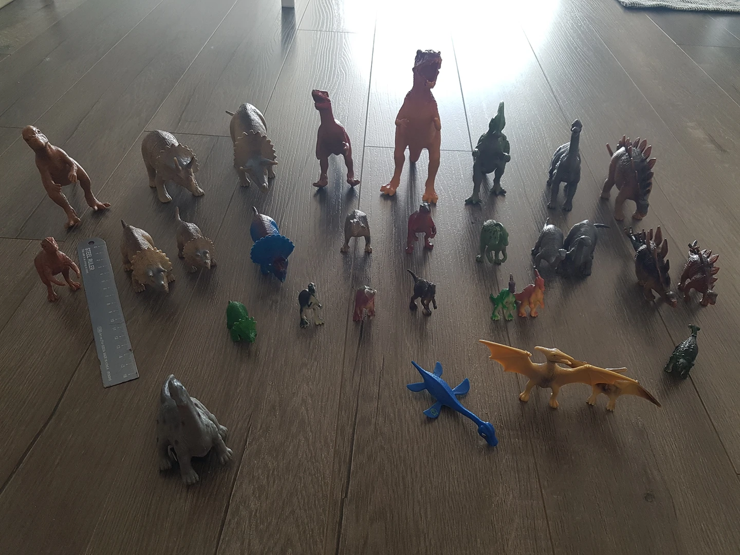 Toys : dinosours and ses creatures toy