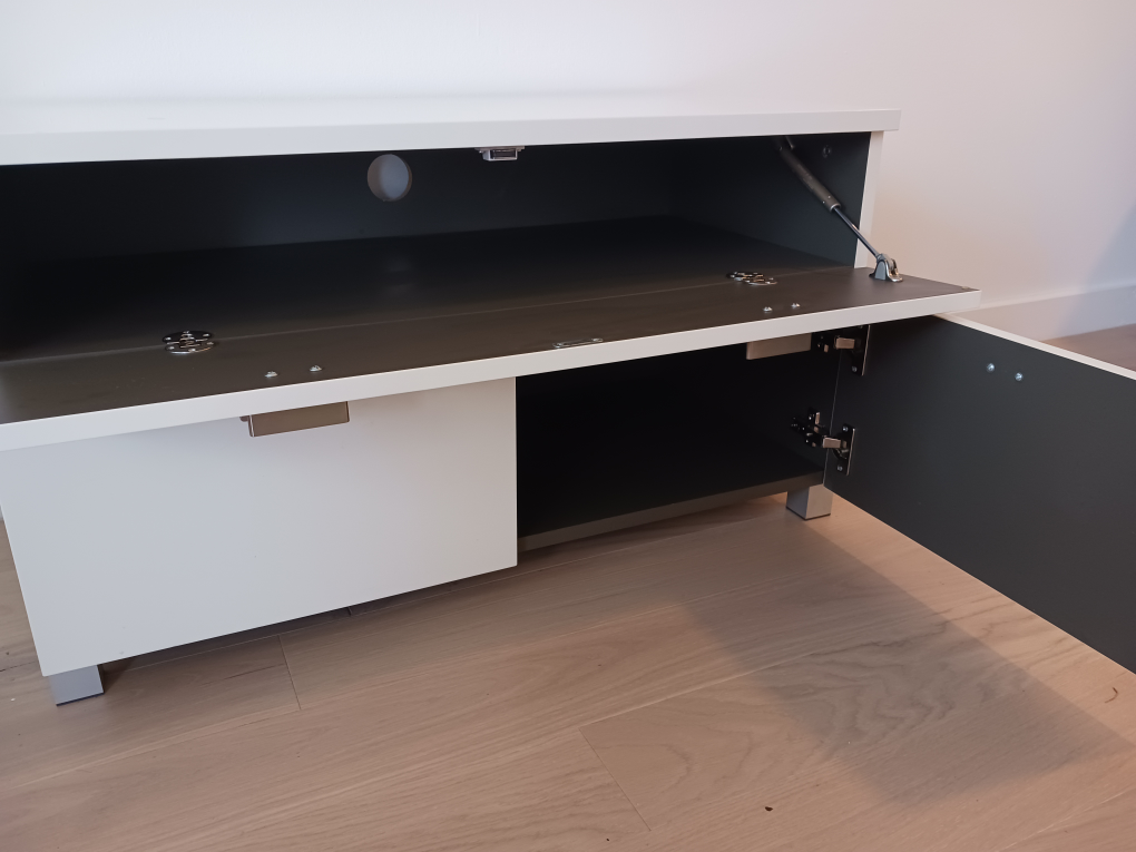 Small cabinet/TV stand - photo 4
