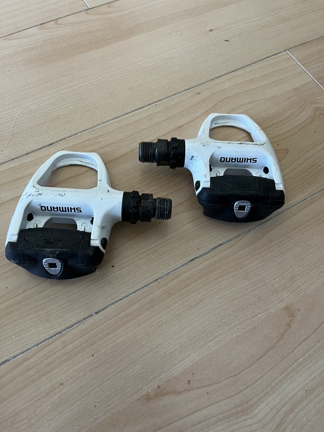 Shimano PD-R540 Clip In Pedals No Cleats In Good Used Condition thumbnail
