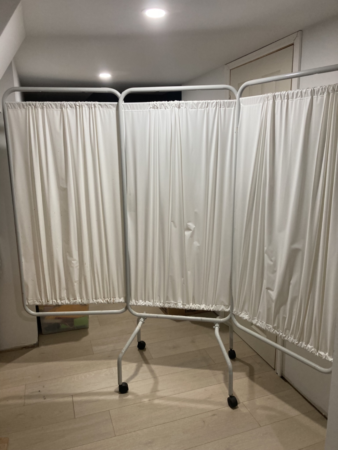 Hospital Privacy Screen image indicator(2)