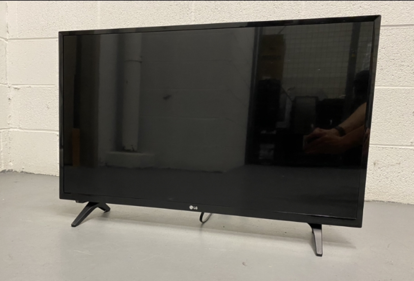 LG LED TV - 32 thumbnail