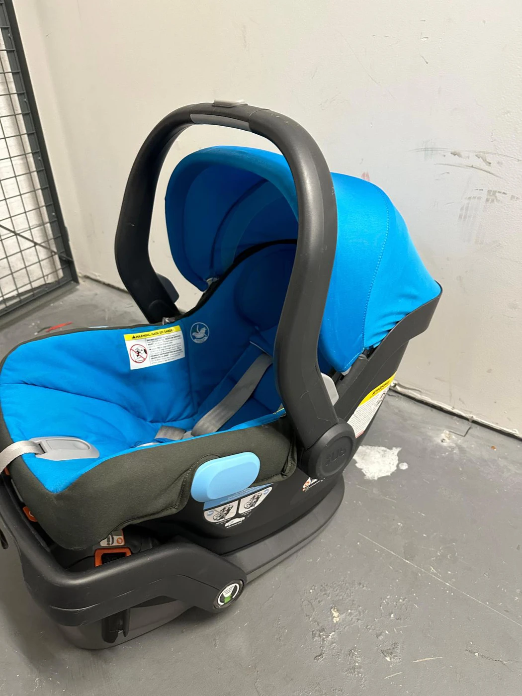 Uppababy Mesa Carseat with base - photo 4