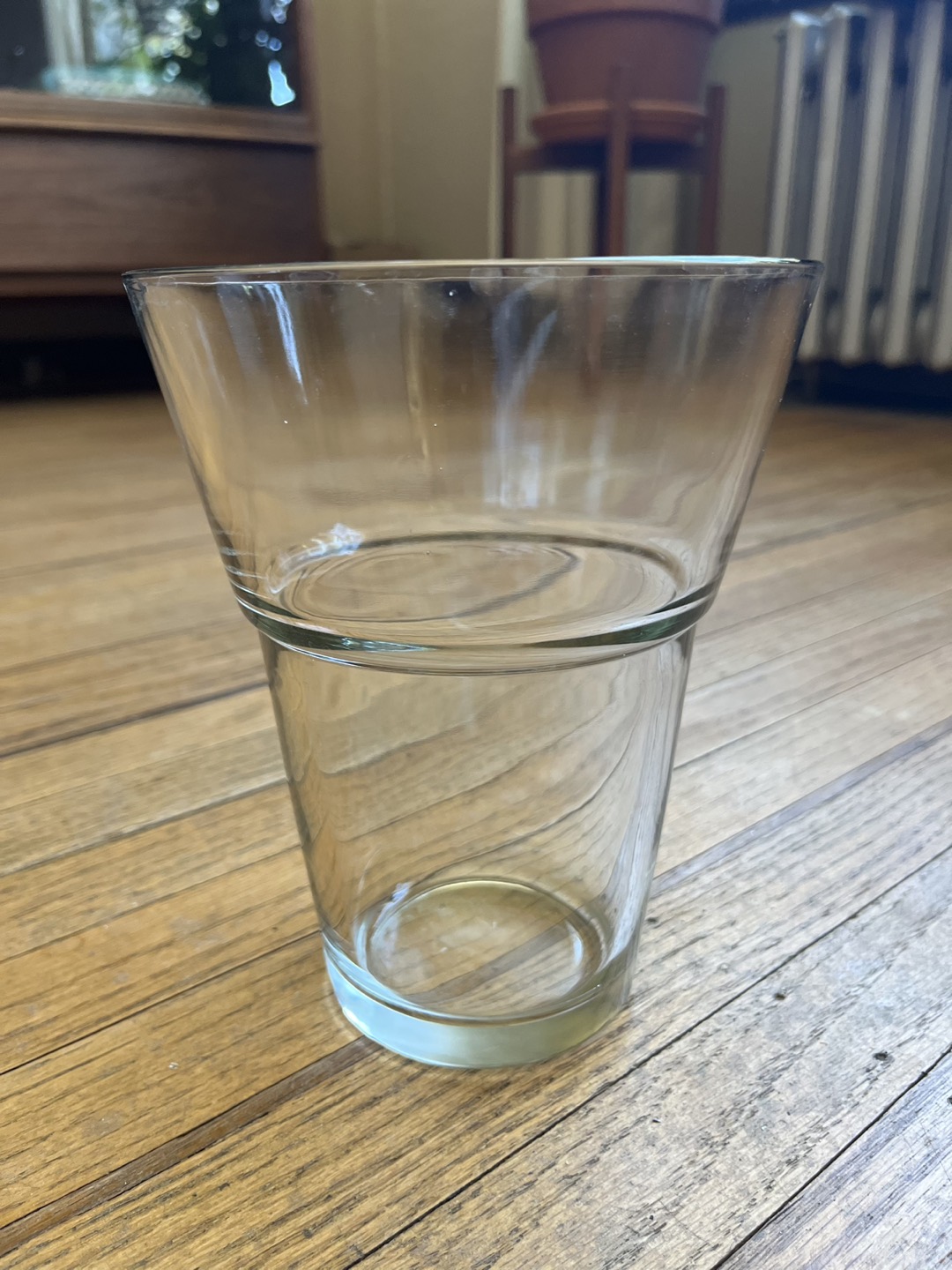 Glass Vase ⬆️ thumbnail